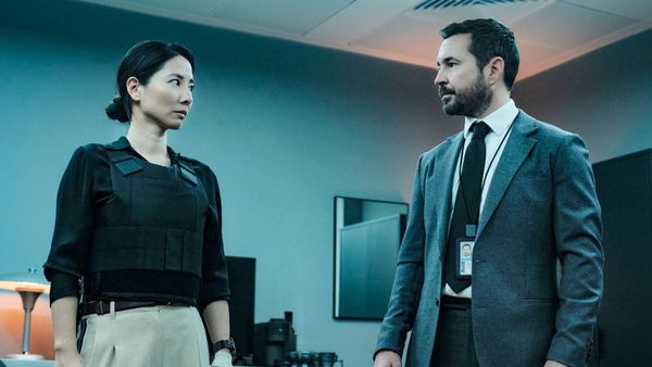 Actor Jing Lusi as Hana Li and actor Martin Compston as Clay Brody in Red Eye season 2. (Photo Credit: Courtesy of Hulu.)