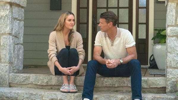 Actor Erinn Hayes as Lori Soto and actor Scott Foley as Malcolm Jeffries in It's Not Like That. (Photo Credit: Steve Dietl/Courtesy of Amazon MGM Studios.)