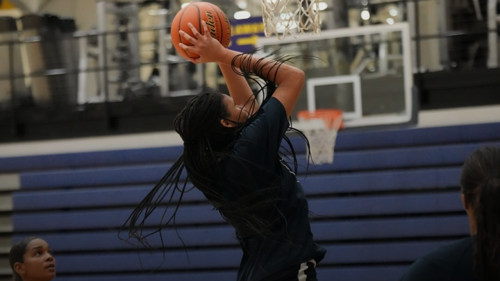 Class of 2028 Center Kelenna Ozumba Picks Up Offer from Arkansas