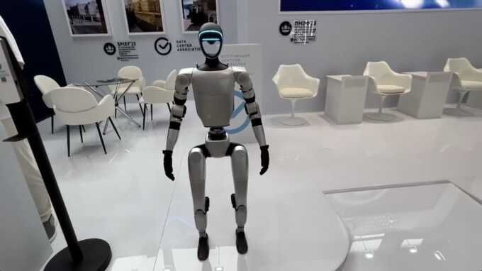 0715GMT//Business very gloomy at StP Econ Forum; 'Fake' Russian robot