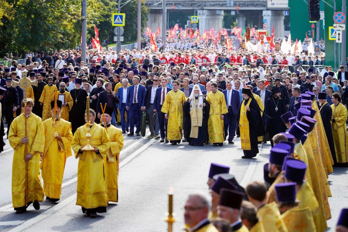 0615GMT//Putin will only talk to Zelensky in Moscow; Russian Orthodox Church parades through Moscow in show of strength