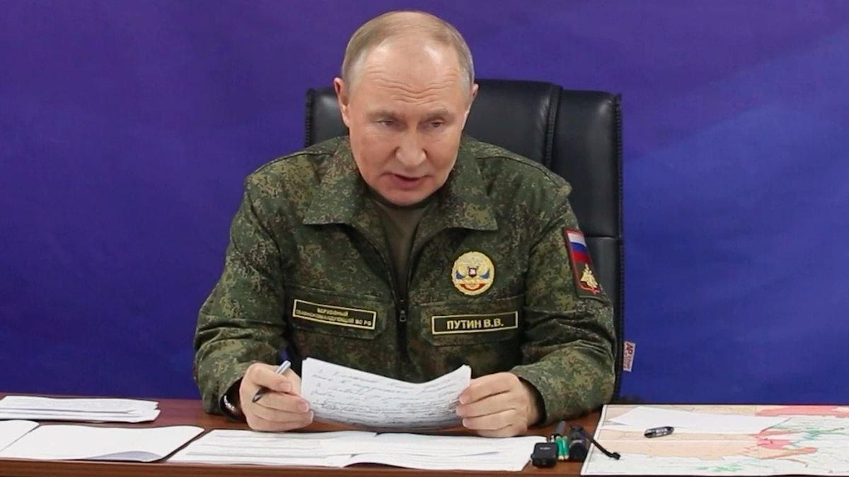 0715GMT//Russia lowers interest rates; new missile tested; top North Korean official visits