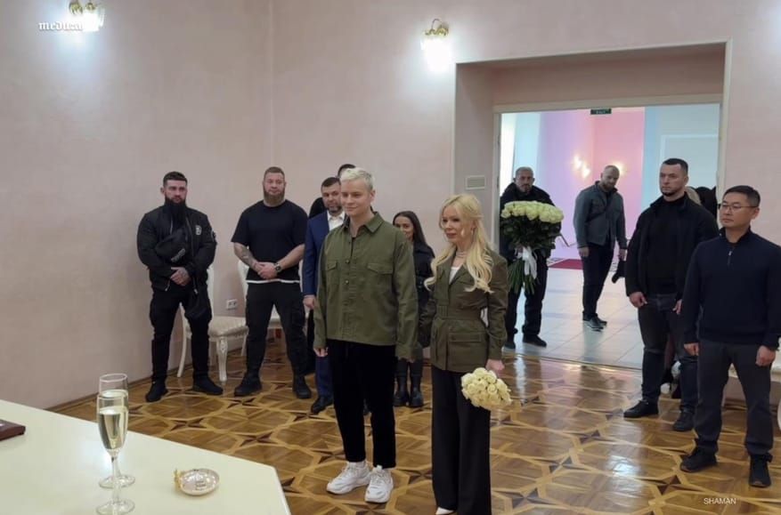 0815GMT//Putin threatens nuclear tests; two Kremlin propagandists marry; Russia to train overseas students as prison guards