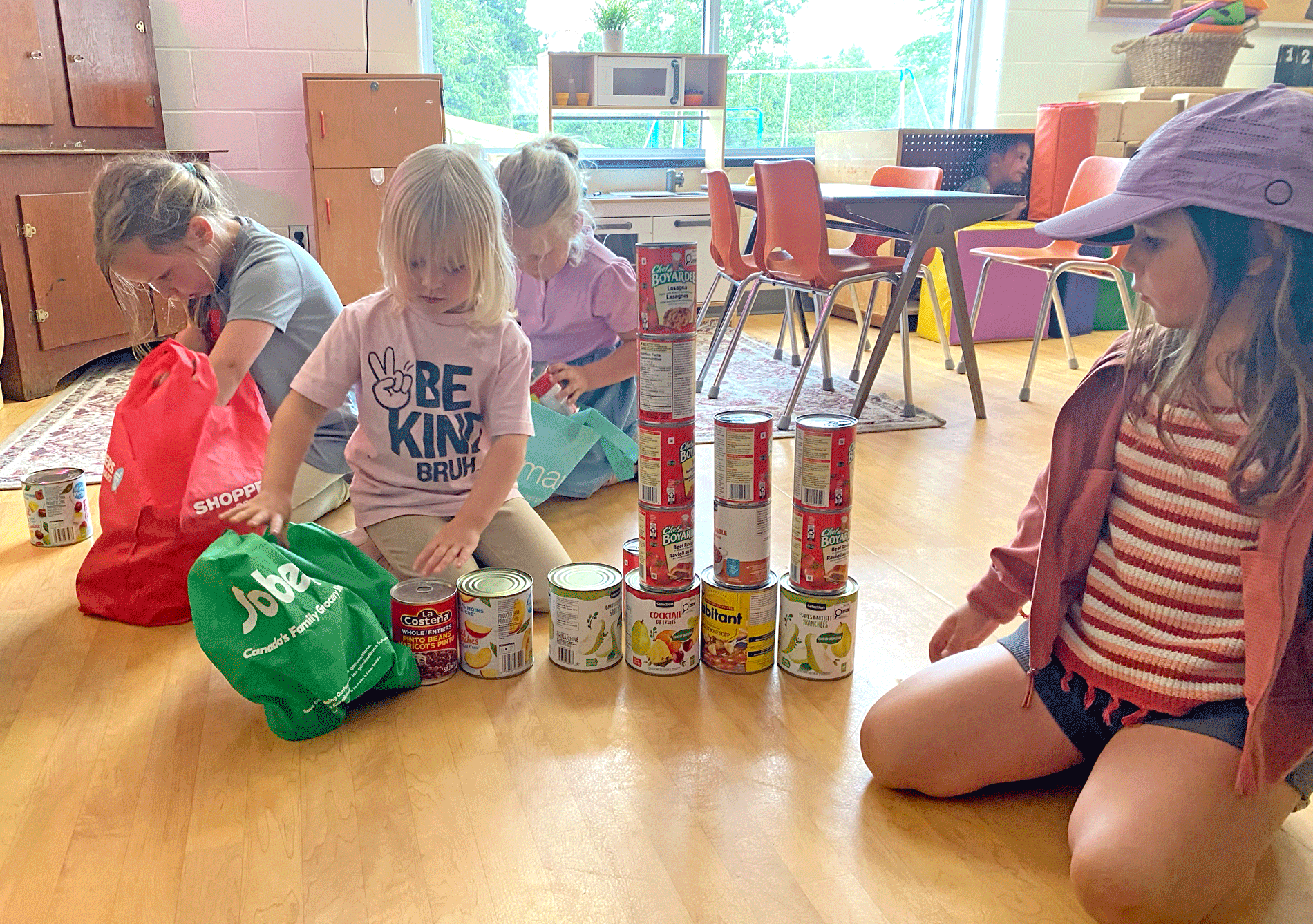 Salem kindergartners visit food bank, pizza shop