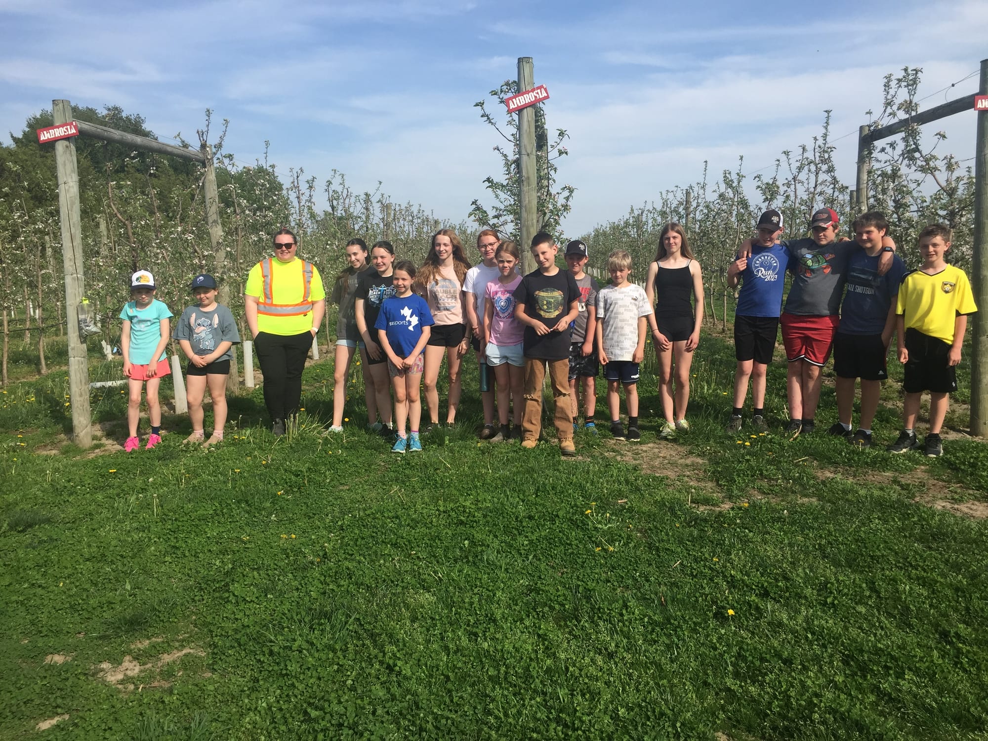 4-H REPORT: Mapleton 4-H Club gets their hands dirty learning to grow plants