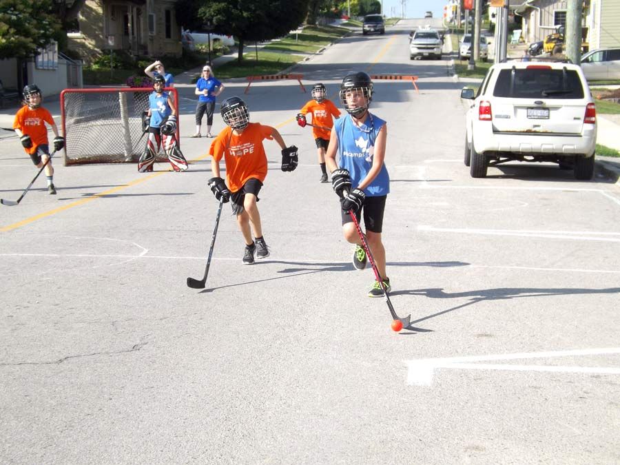 Mapleton hosted street hockey tournament post image