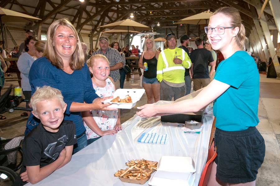 Wings by the pound, fun by the ton at Drayton Kinsmen Wing Night post image