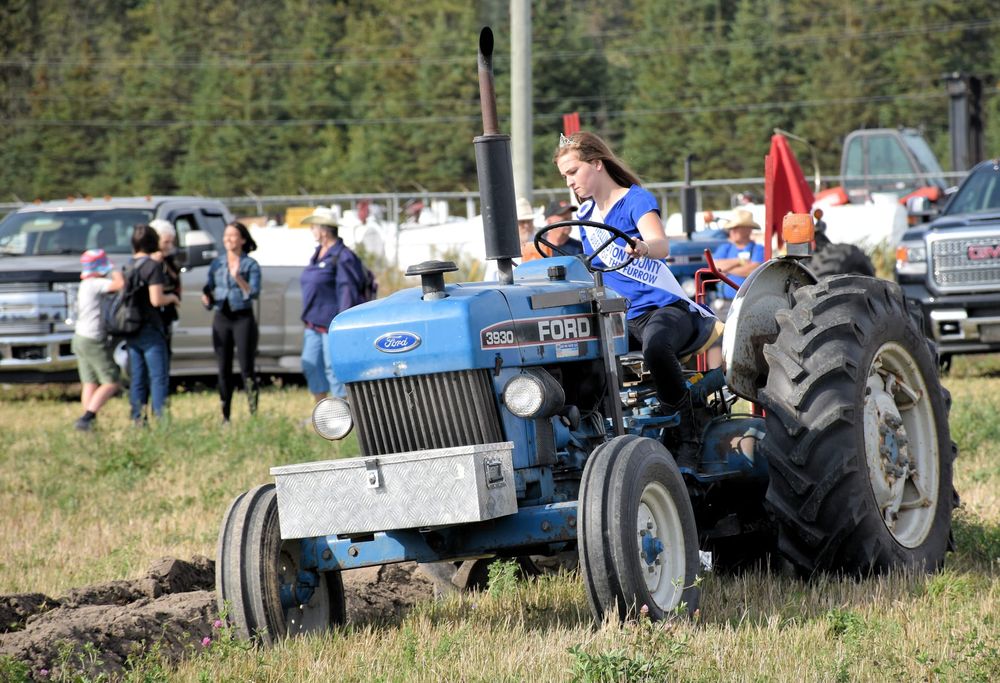 Drayton's Heidi Frey named Ontario Queen of the Furrow post image