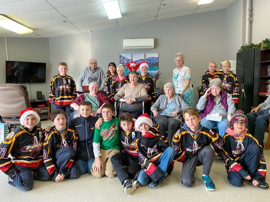 Local hockey players bring Christmas joy to Caressant Care residents post image