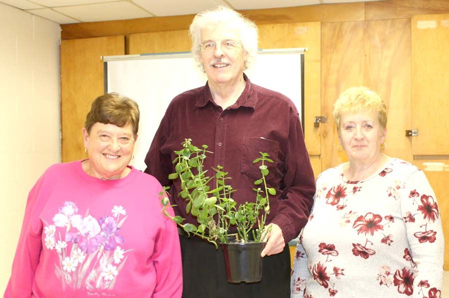 James Graham gives presentation to Clifford horticultural society post image