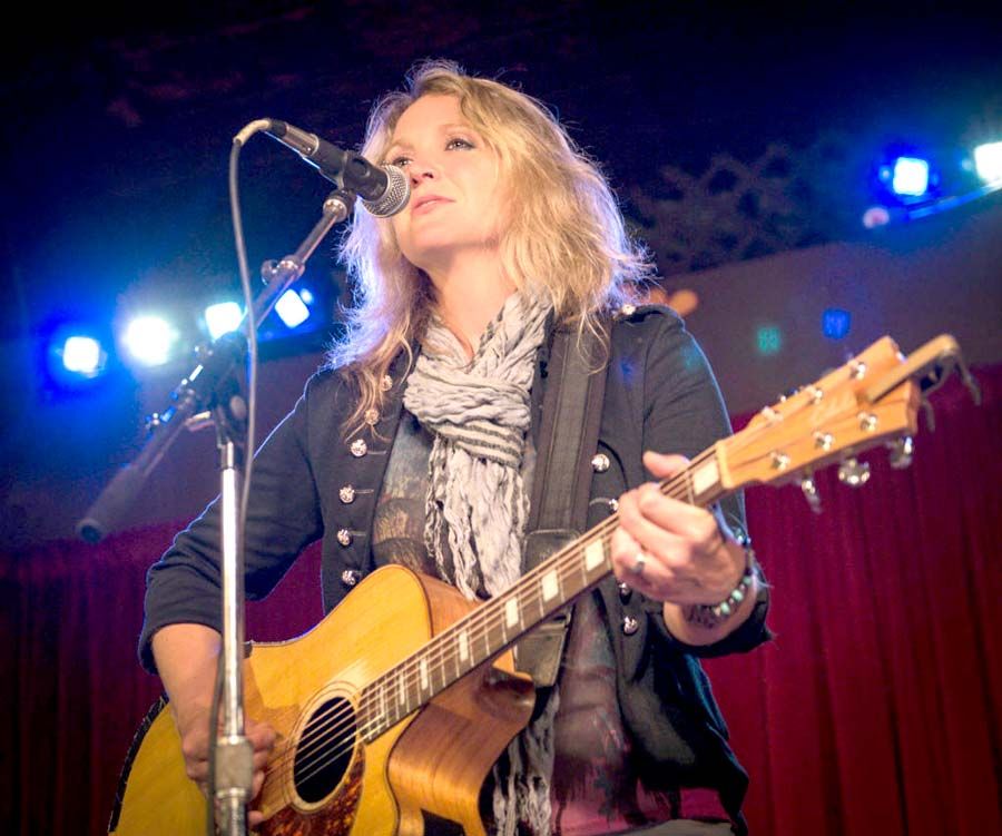 Sarah Smith to perform Basement Café concert post image