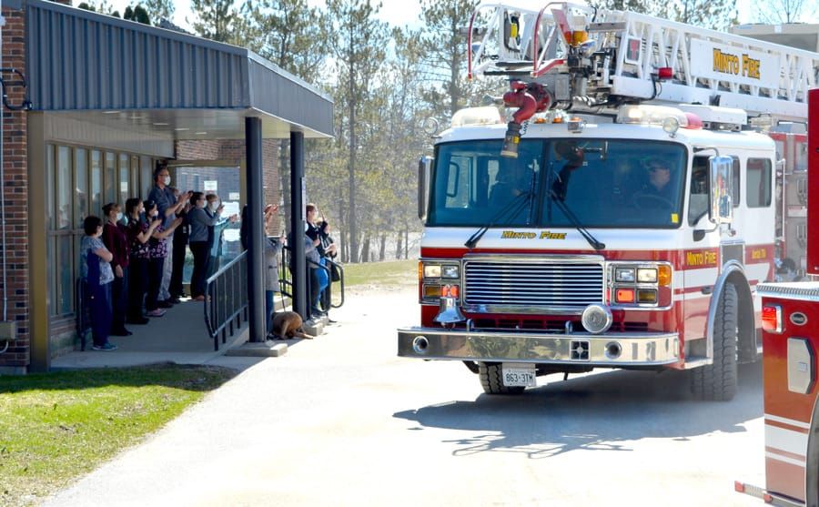 First responders pay tribute to local health care workers post image