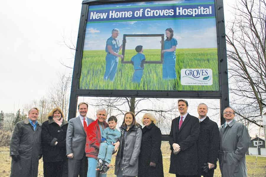 Health minister attends unveiling of sign for new Groves hospital post image