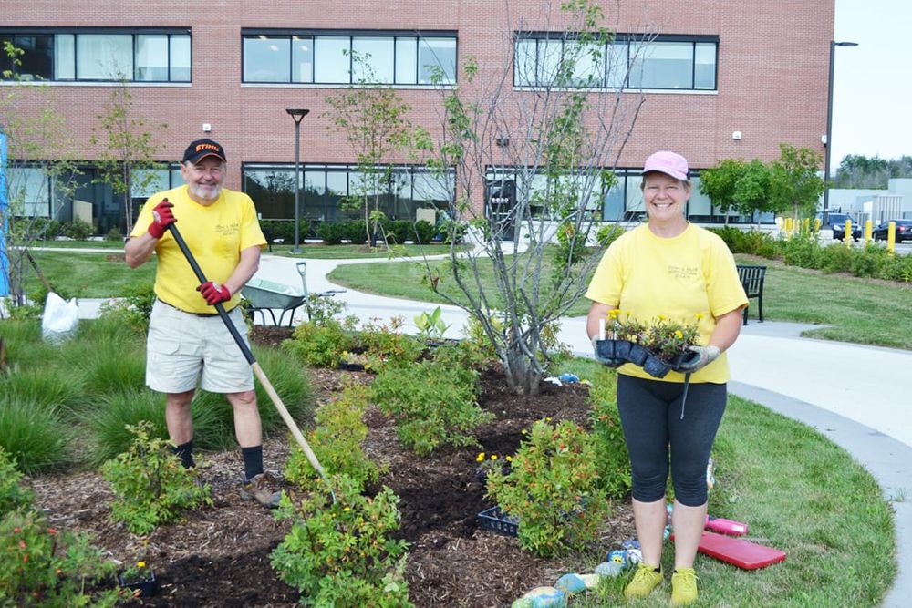 Agricultural and horticultural societies collaborate on Groves garden project post image