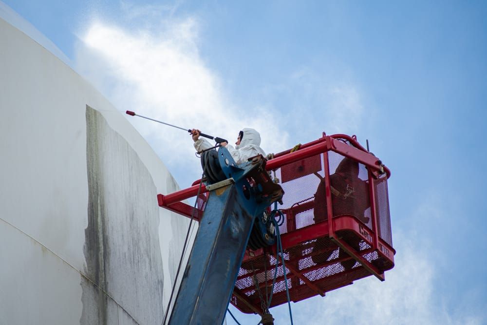 Fergus water tower gets a high-pressure wash (photos) post image