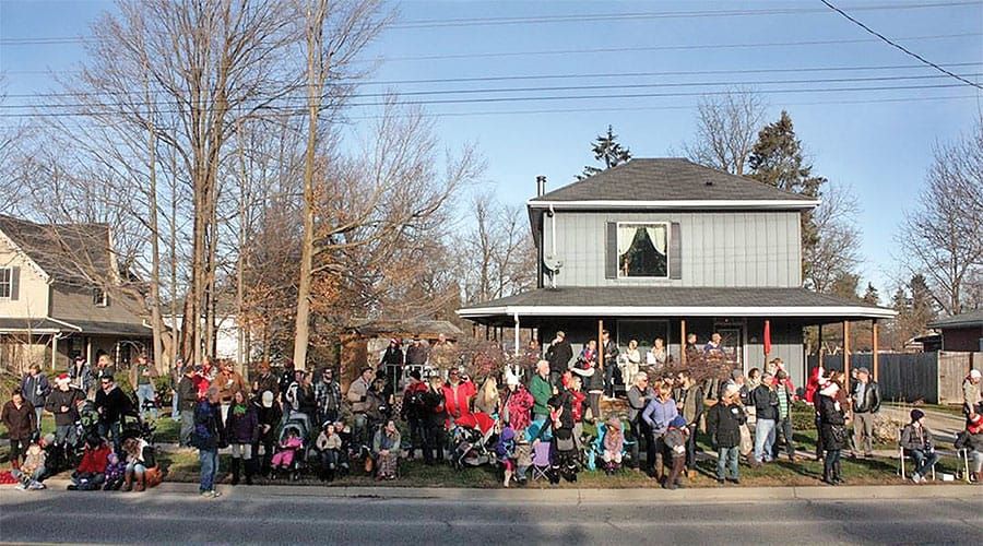 Longtime Erin resident bidding farewell after last Santa Claus parade collecting donations for food bank post image