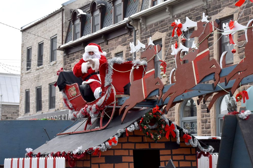 Santa Claus is coming to Fergus Dec. 4 post image