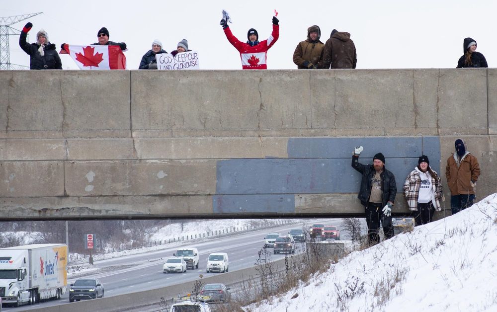 About 150 people gather on Highway 401 overpass to support truck convoy post image