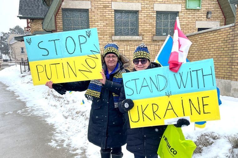 Demonstration held in Fergus in support of embattled Ukraine post image