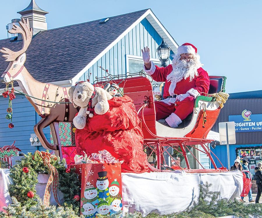 Santa makes parade stop in Erin post image