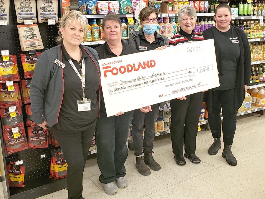 Local Foodland donates to Mount Forest Community Pantry post image