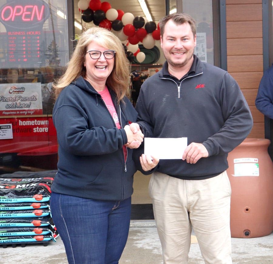 New store donates to Get in Touch for Hutch post image