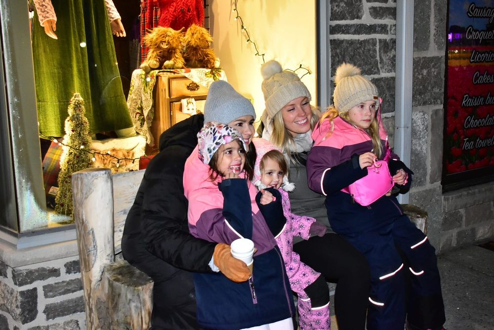 Fergus's St. Andrews Street turns festive with annual Sip 'n' Shop post image