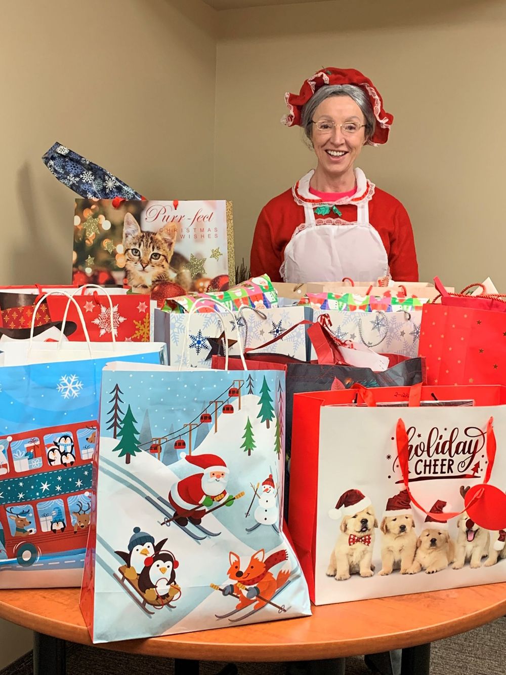 Seniors centre, VON organize  2023 Christmas stocking program post image