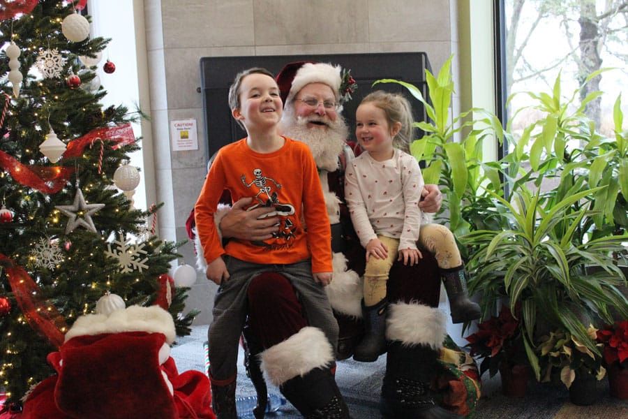 Santa visits Aboyne library post image