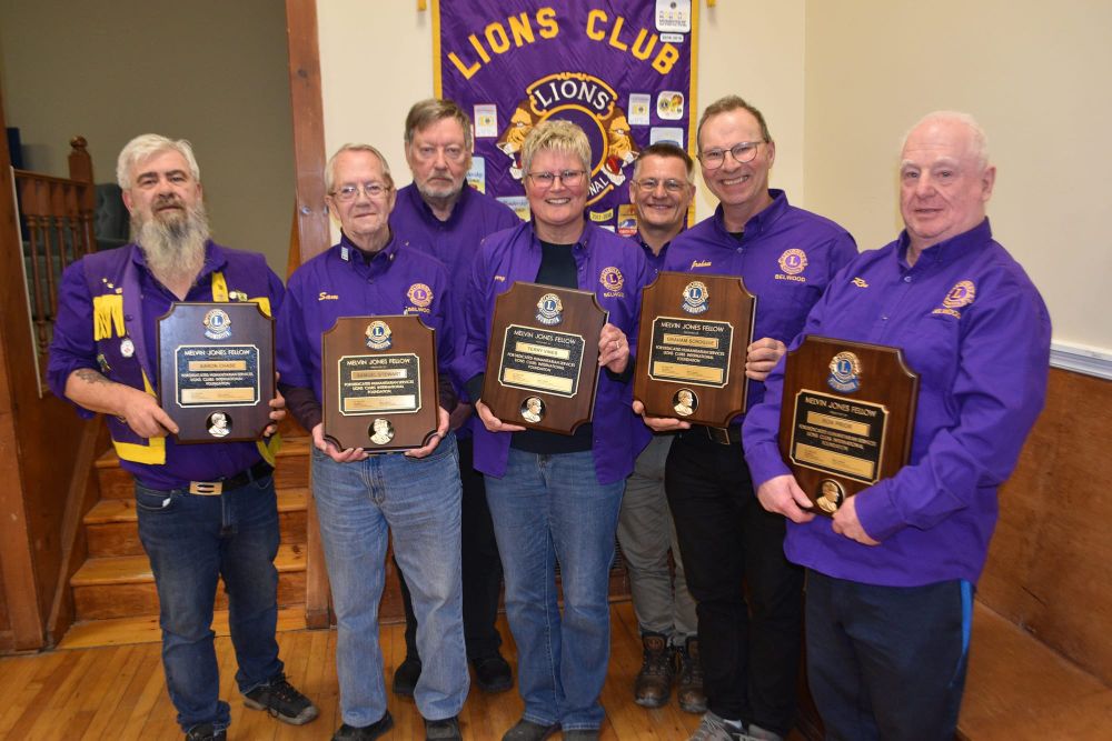 Belwood Lions Club presents certificates and plaques to members post image
