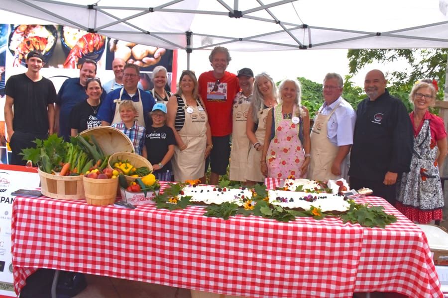 Thousands turn out for Elora’s Longest BBQ post image
