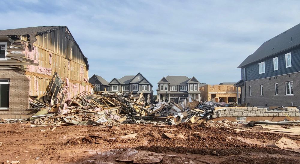 Police looking to find two vehicles linked to fire that destroyed Erin homes post image