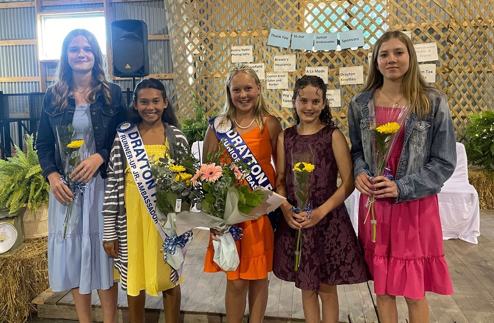 Mapleton councillors congratulate Drayton Fall Fair Junior Ambassador Lauren Hennessy post image