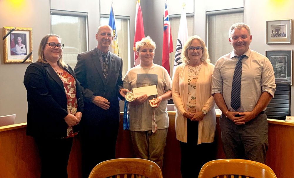 Mapleton council presents $250 bursary for youth's accomplishments post image