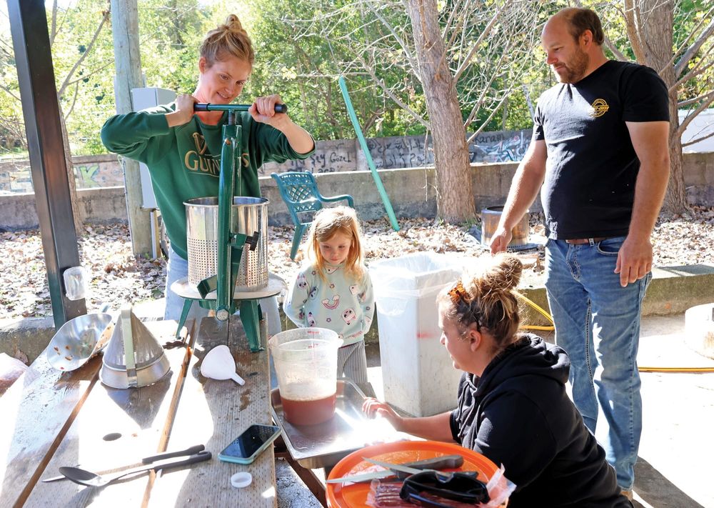 Making apple cider at Elora’s Kitchen In the Park post image