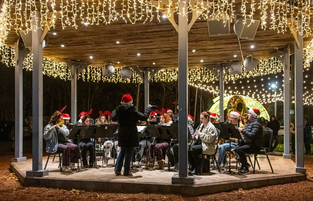 Erin Window Wonderland heralds the holiday season post image