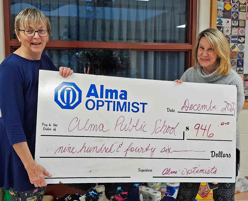 Alma Optimist Club donates $900 to Alma Public School post image