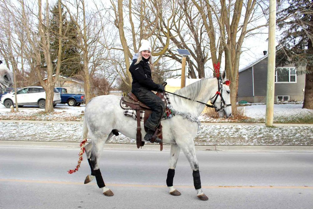 Alma residents greeted Santa Claus a few days early post image