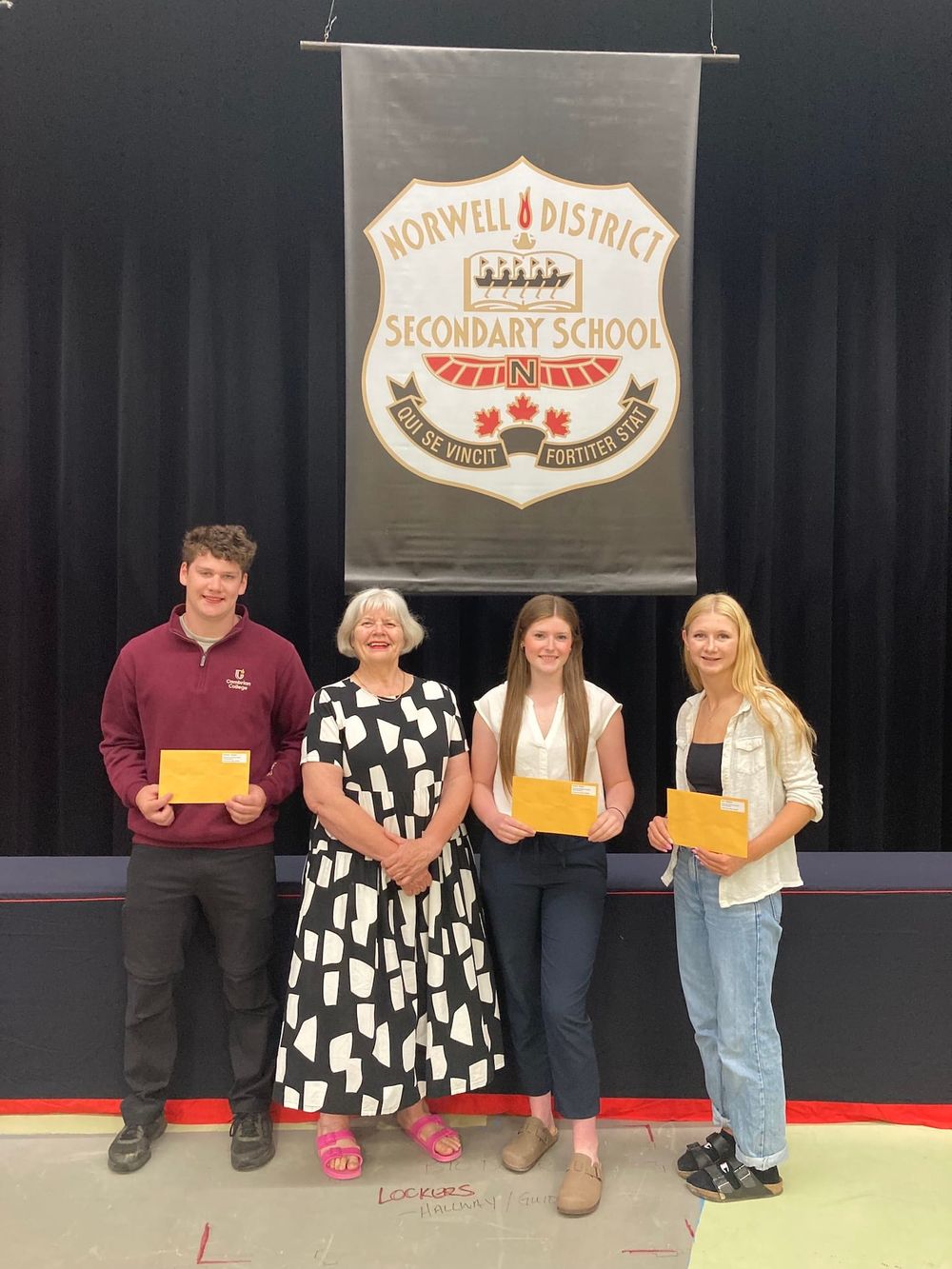NDSS students receive auxiliary bursary post image