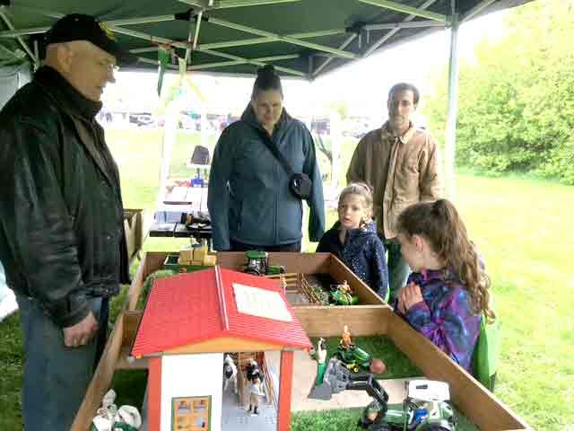 Mapleton Safe Communities hosted a Safe Kids Day in Drayton post image