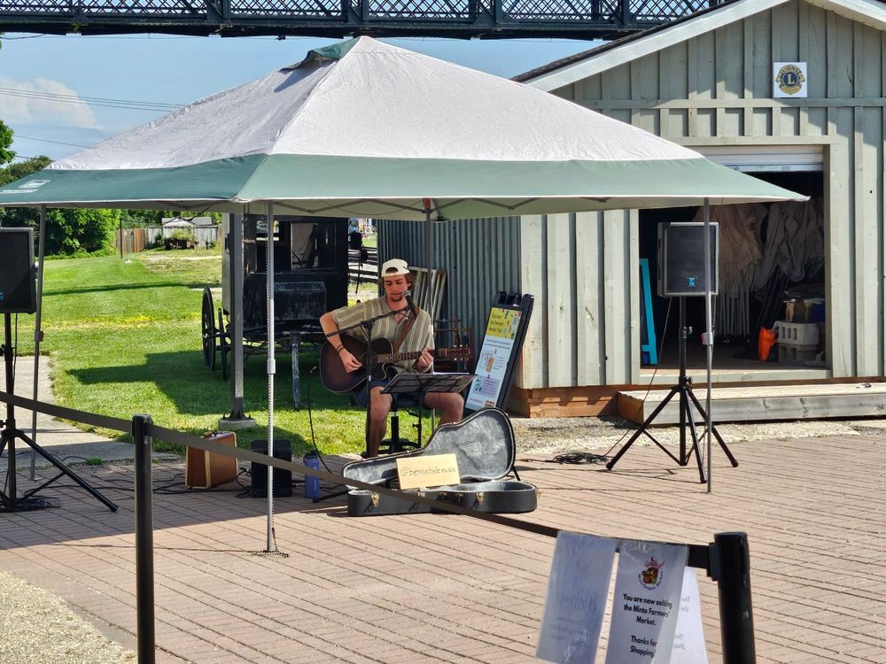 Minto Farmer’s Market holds Library Day post image