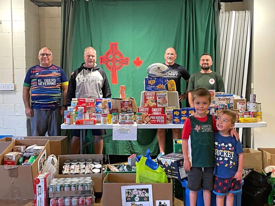 Fergus Highland Rugby’s co-ed Masters team up with minis program in support of the Centre Wellington Food Bank post image