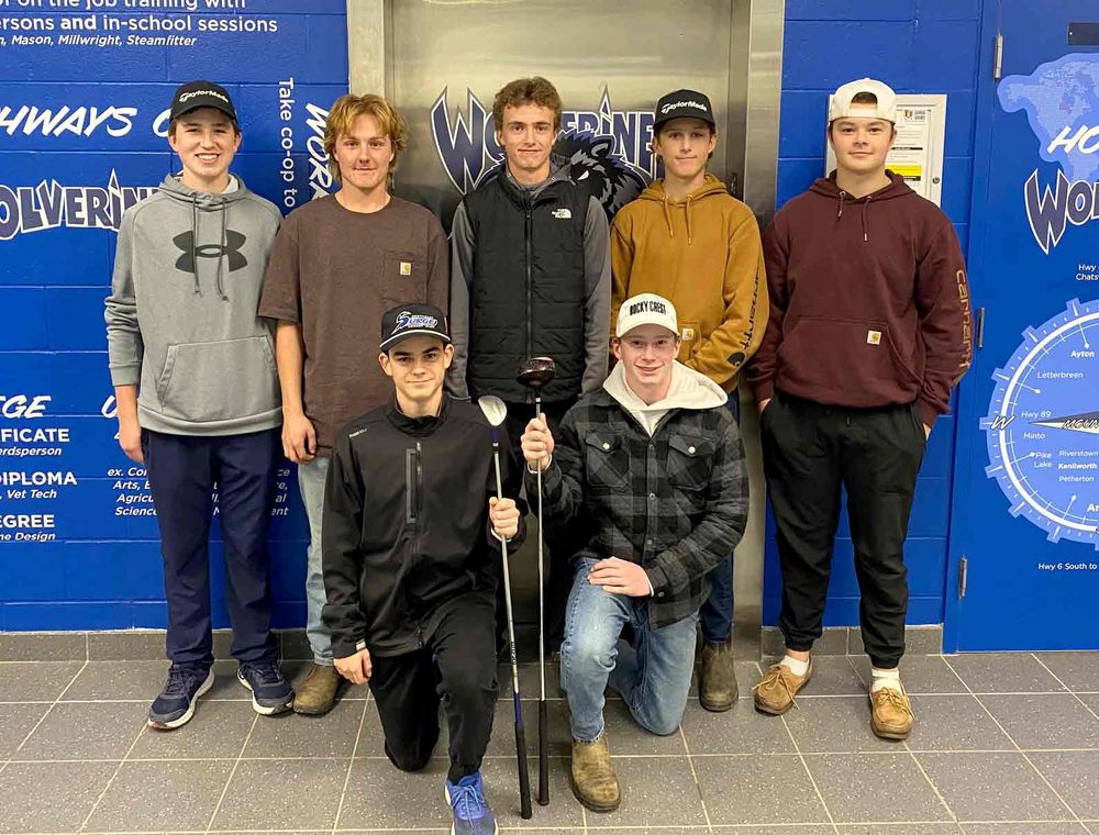 Wellington Heights golf team wins district championship post image