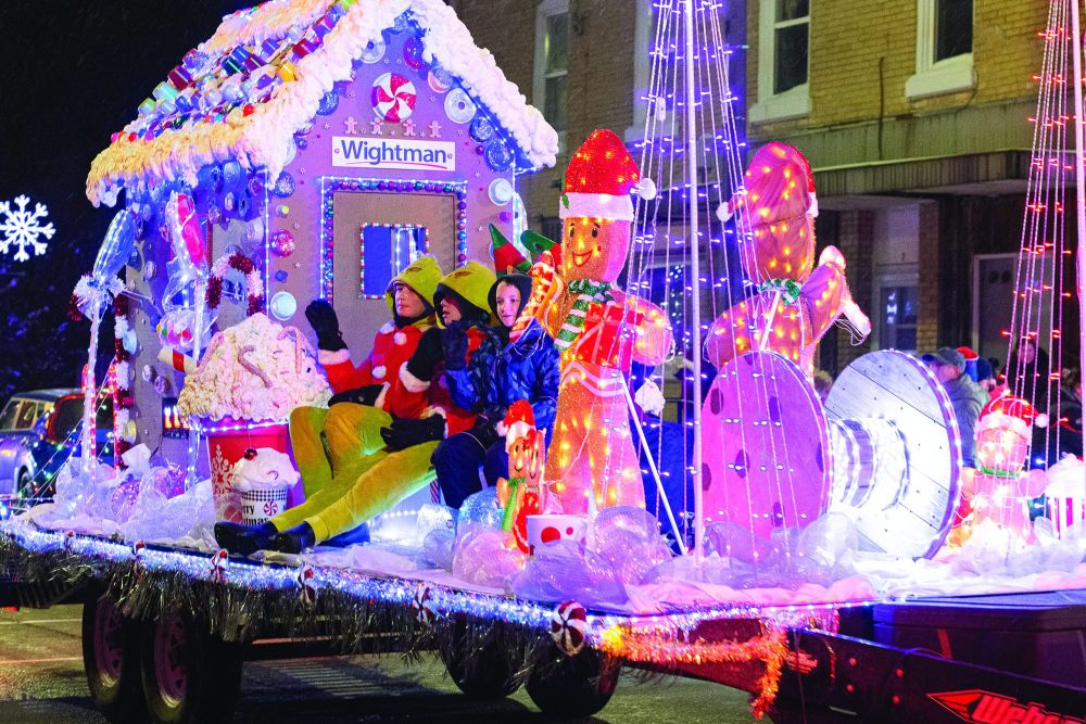 Clifford Firefighters Association hosts the Clifford Santa Claus parade post image
