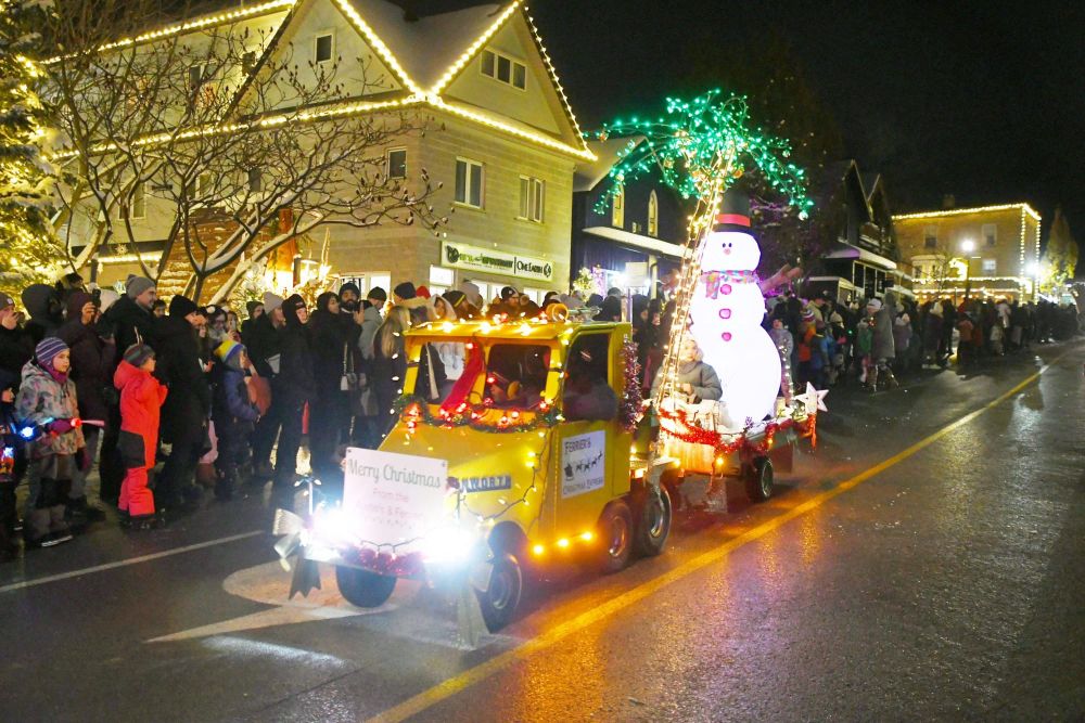 Elora Santa Claus parade draws more than 40 floats post image