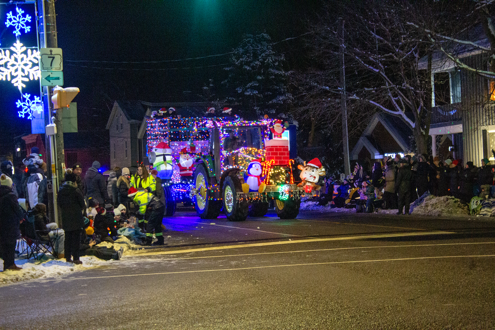 Rockwood streets lined for Santa Claus parade post image