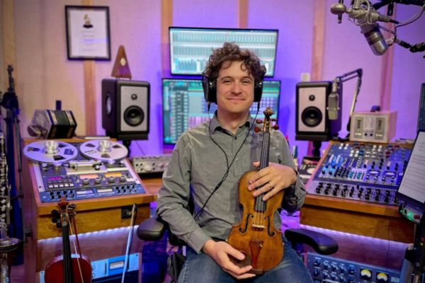 Grammy-winning jazz violinist Drew Jurecka brings trio to Eden Mills post image