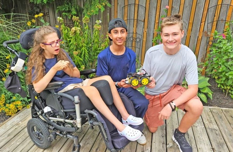 Classmates help Scarlett Dekorte drive with her eyes post image