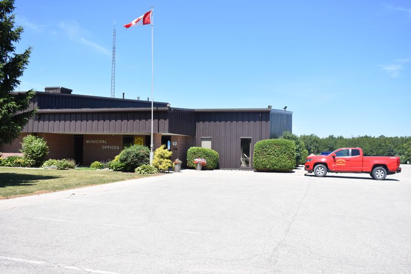 Calfass Road has become de facto detour route from highways 401 and 6 post image