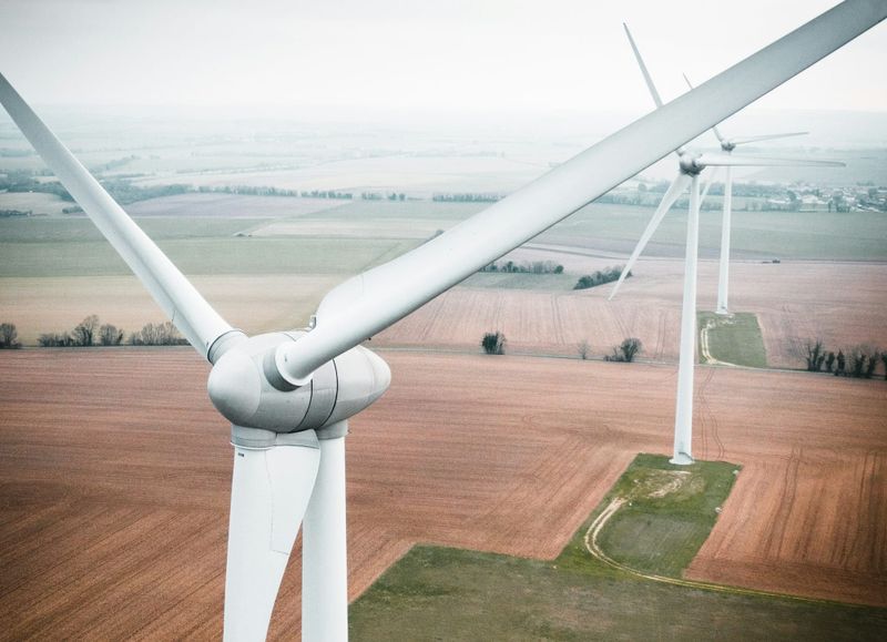 Minto residents hear concerns about proposed wind turbines post image